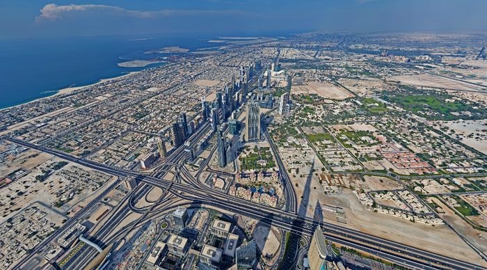 Панорама с самого высокого здания в мире в Дубае